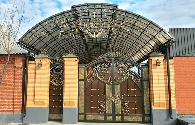 Купить или заказать ворота для дома с навесом - стильные и надежные решения для вашего участка в Карталах от 42325 руб | ВоротМастер-Крт